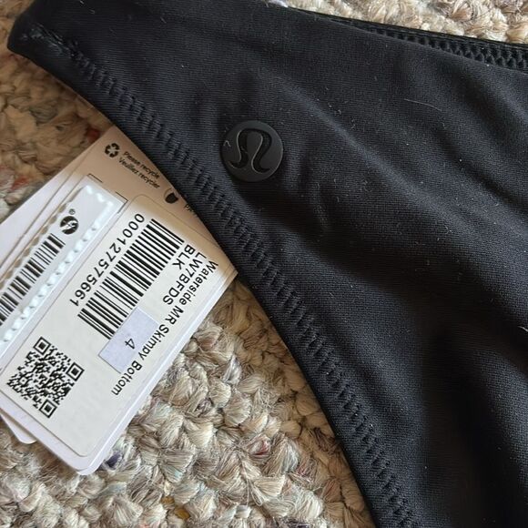 Lululemon Washing Waves Mid Rise Skimpy Bottom
Black- Size 4 - Picture 7 of 7